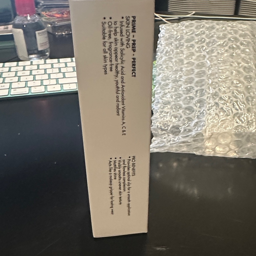 LORAC Pro Skin Mattifying Primer in White - Picture 4 of 6